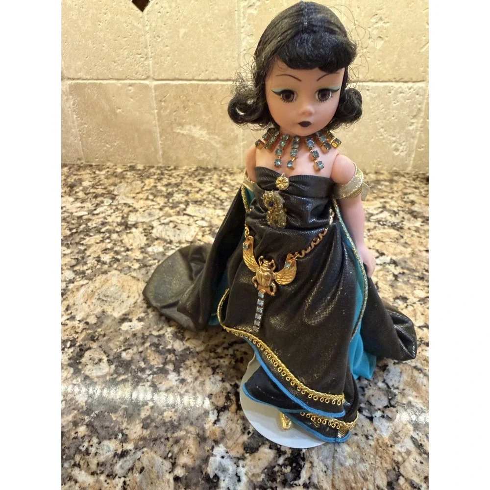 Madame Alexander Cleopatra 86002 1996 Legends #0023/2500 Doll Box COA